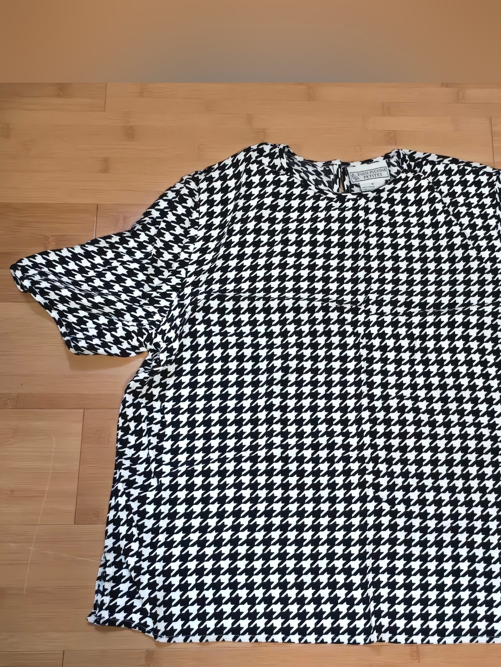 Evan Picon Petite Black White Geometric ShortSleeve Pullover Blouse Rayon 14